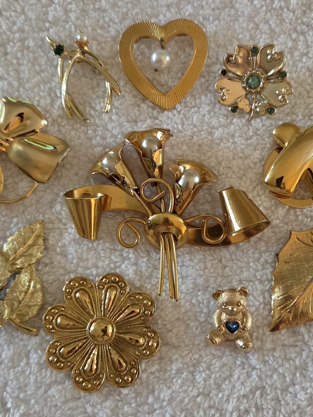 Vintage Gold Tone Brooch Pin Lot 10pc Teddy Bear(Avon) & Calla Lily Bouquet&more - Picture 12 of 14